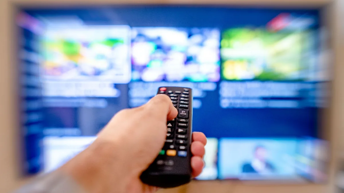 Interfață de televizor inteligent cu canale FAST