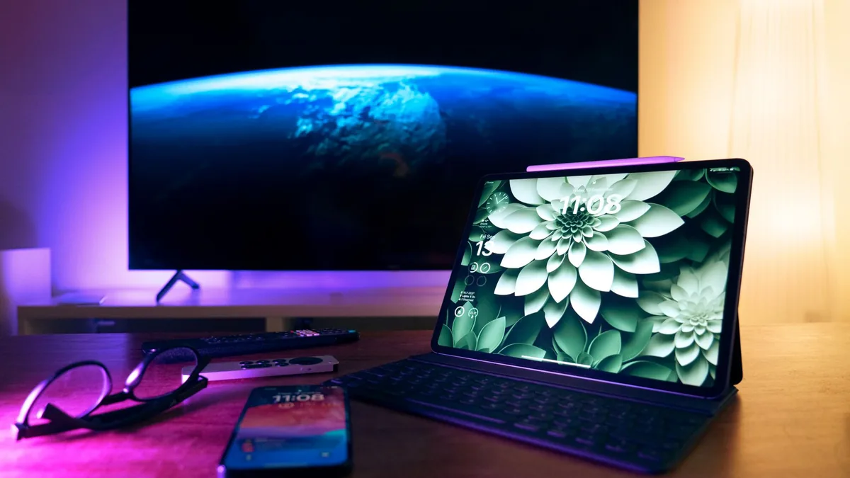 Televizor inteligent Samsung și LG cu asistent AI Copilot pe ecran