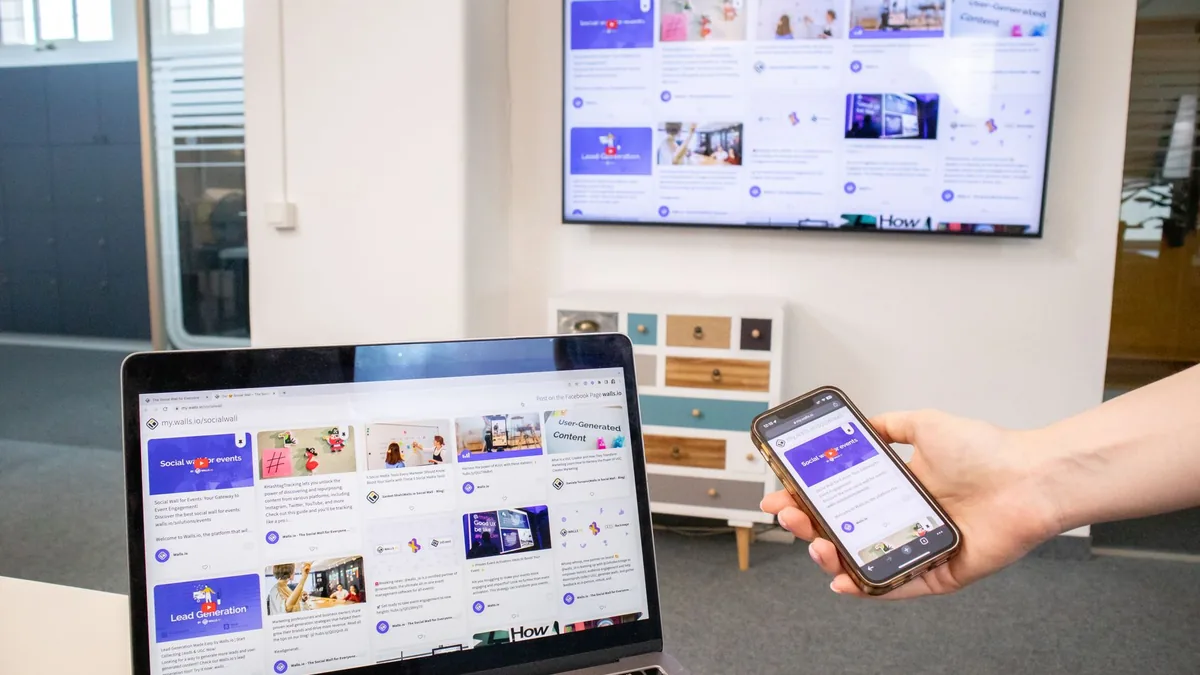 Telecomandă smart TV cu asistent AI pe ecran
